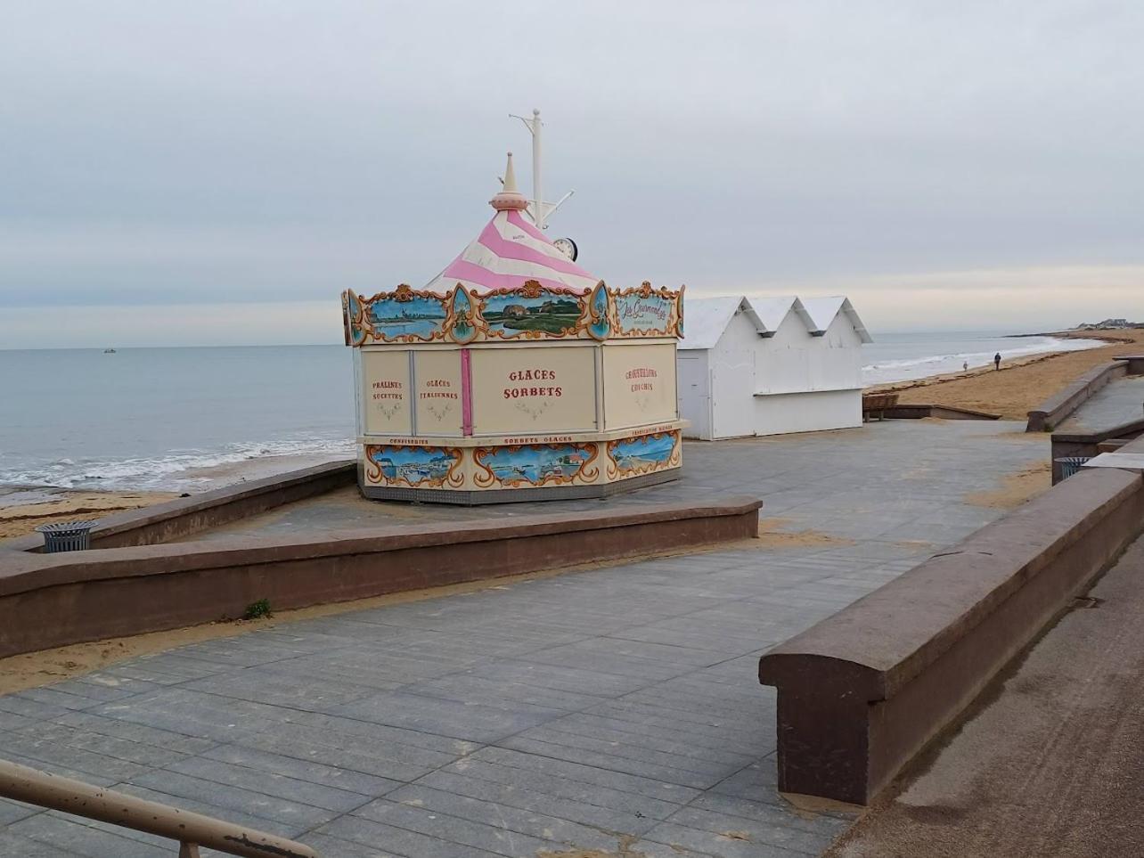 Le 501 F2 De Plain-Pied Avec Terrasse Lejlighed Courseulles-sur-Mer Eksteriør billede